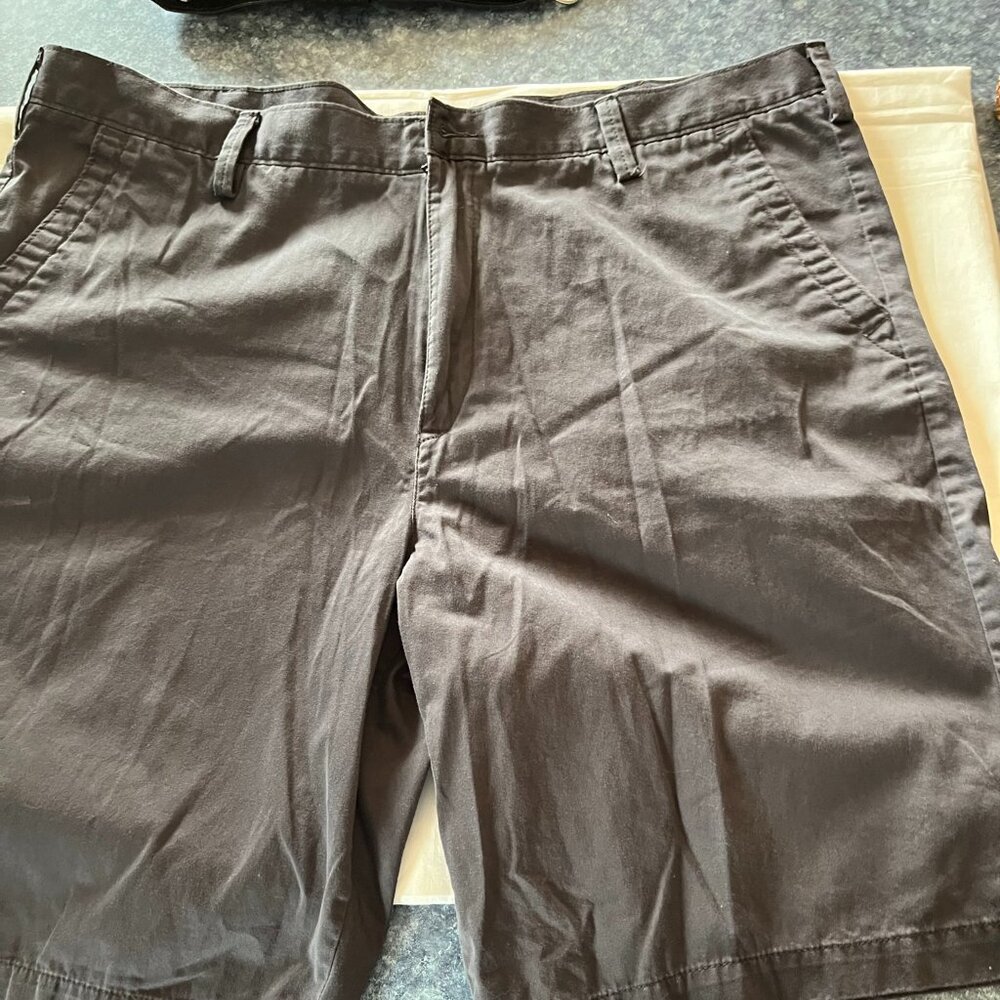 Men's grey APT 9 shorts - size 42